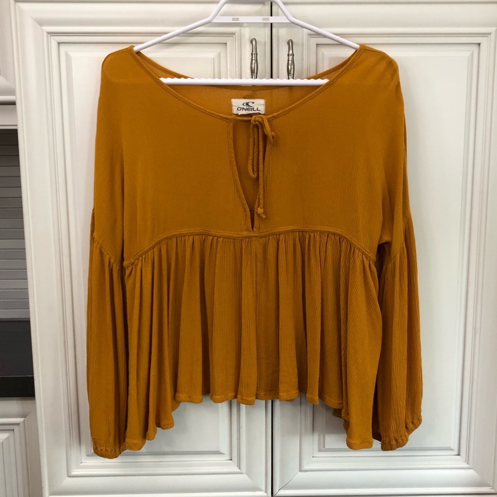 O’Neill women’s ruffle accent blouse